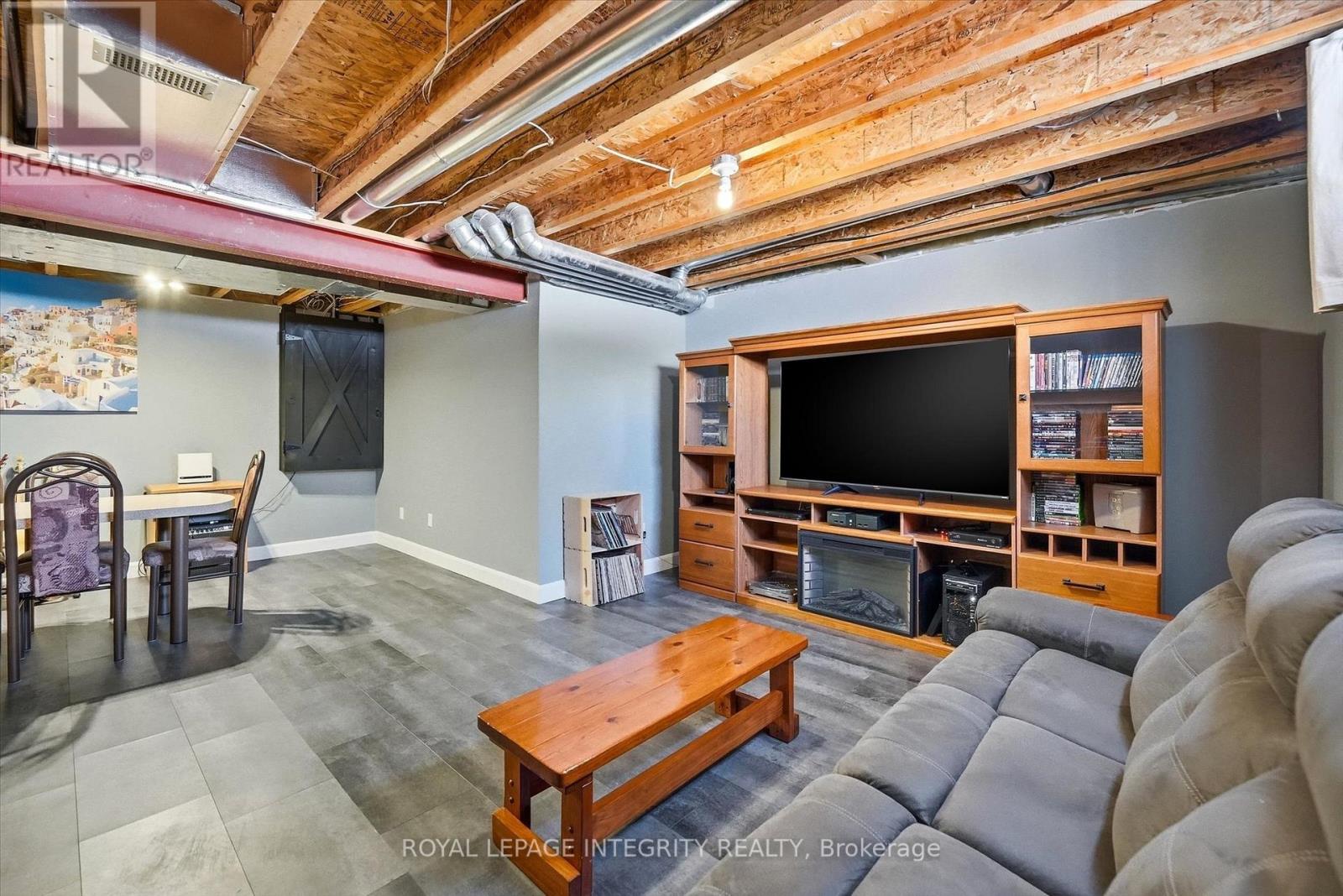 36 Frontenac Boulevard