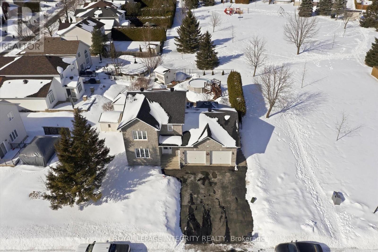 36 Frontenac Boulevard