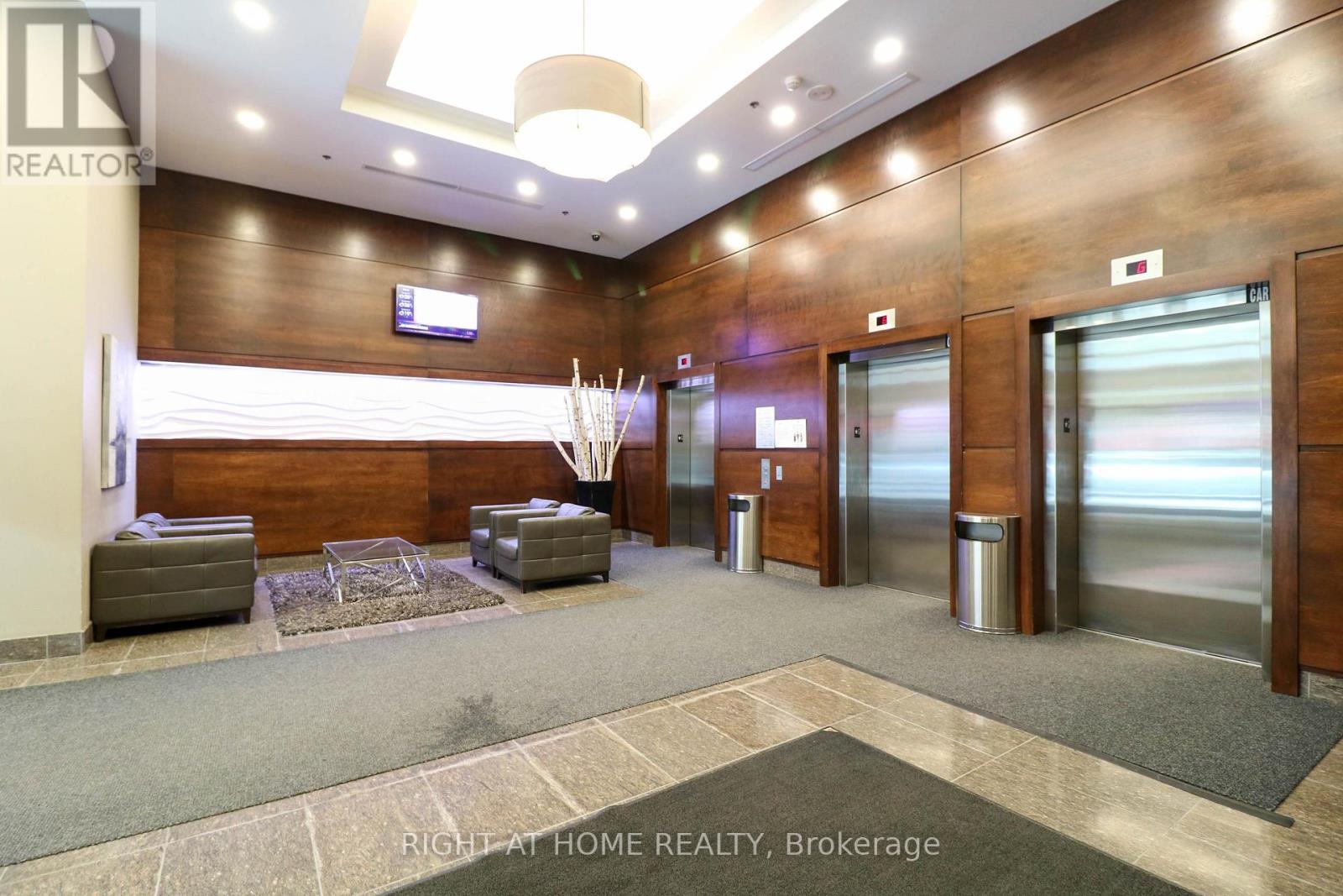 810 - 238 Besserer Street