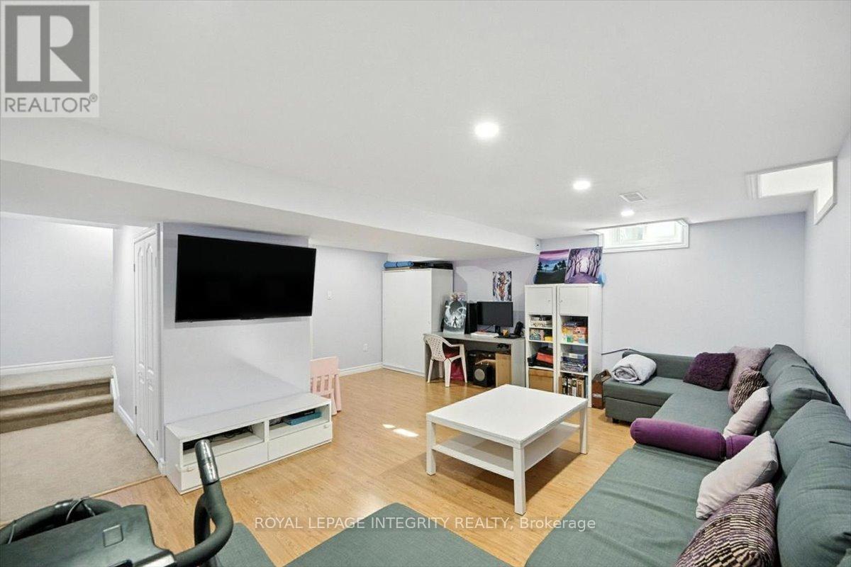 1097 Moselle Crescent