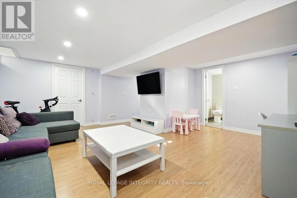 1097 Moselle Crescent