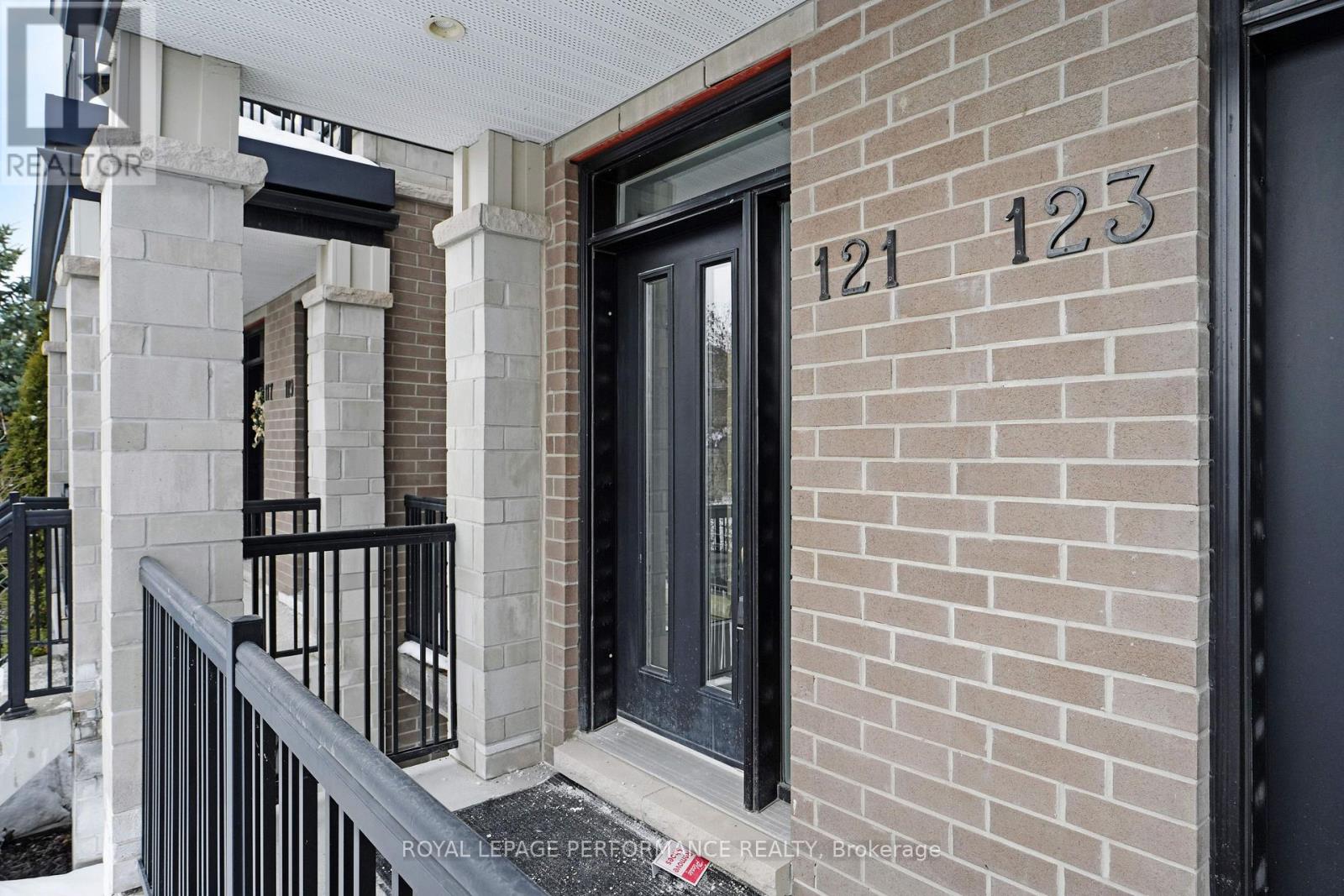 53 - 121 Poplin Street