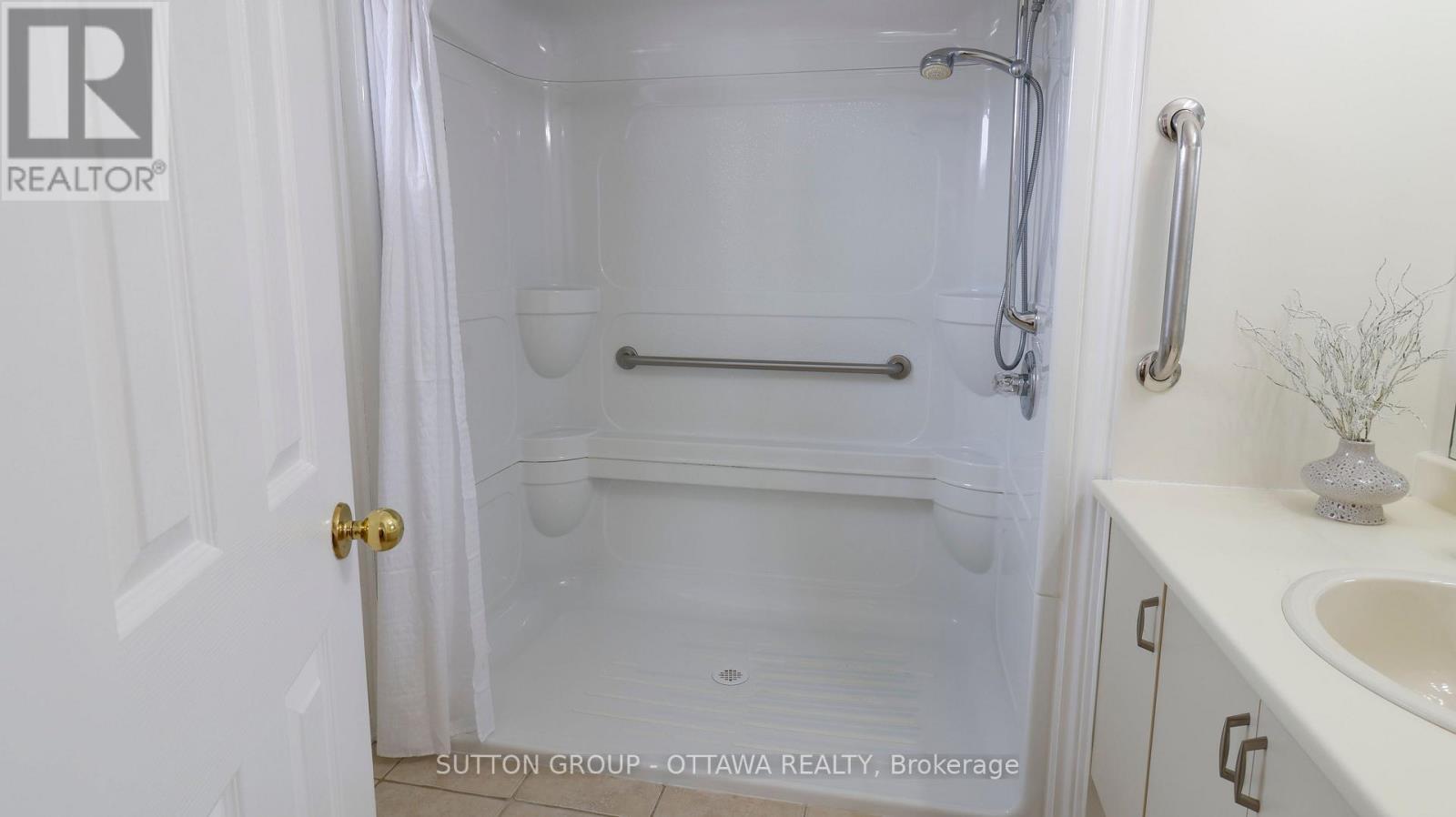 50 Grand Cedar Court E