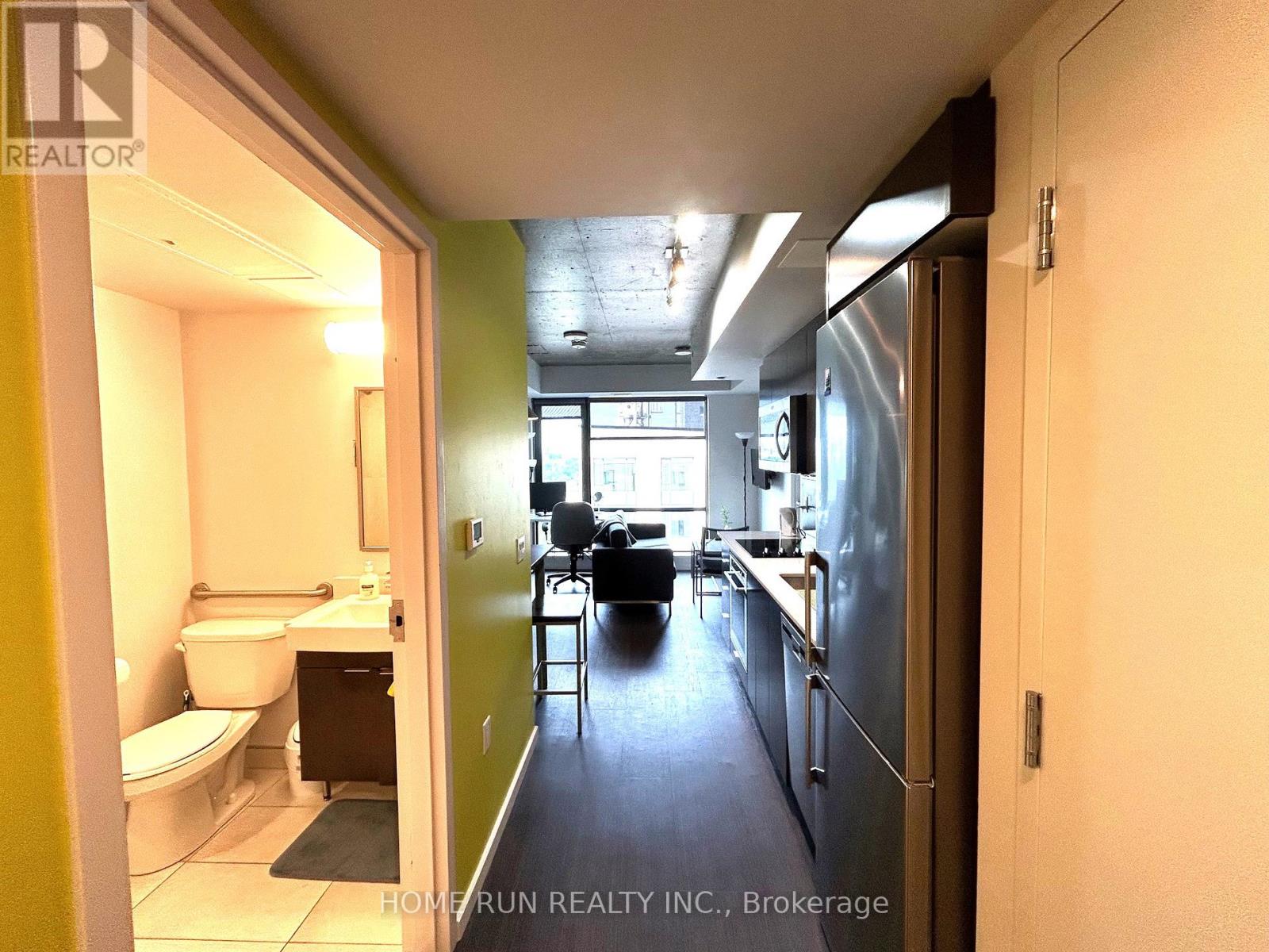 1817 - 105 Champagne Avenue