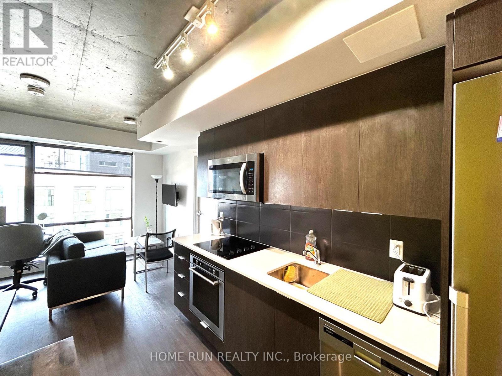 1817 - 105 Champagne Avenue