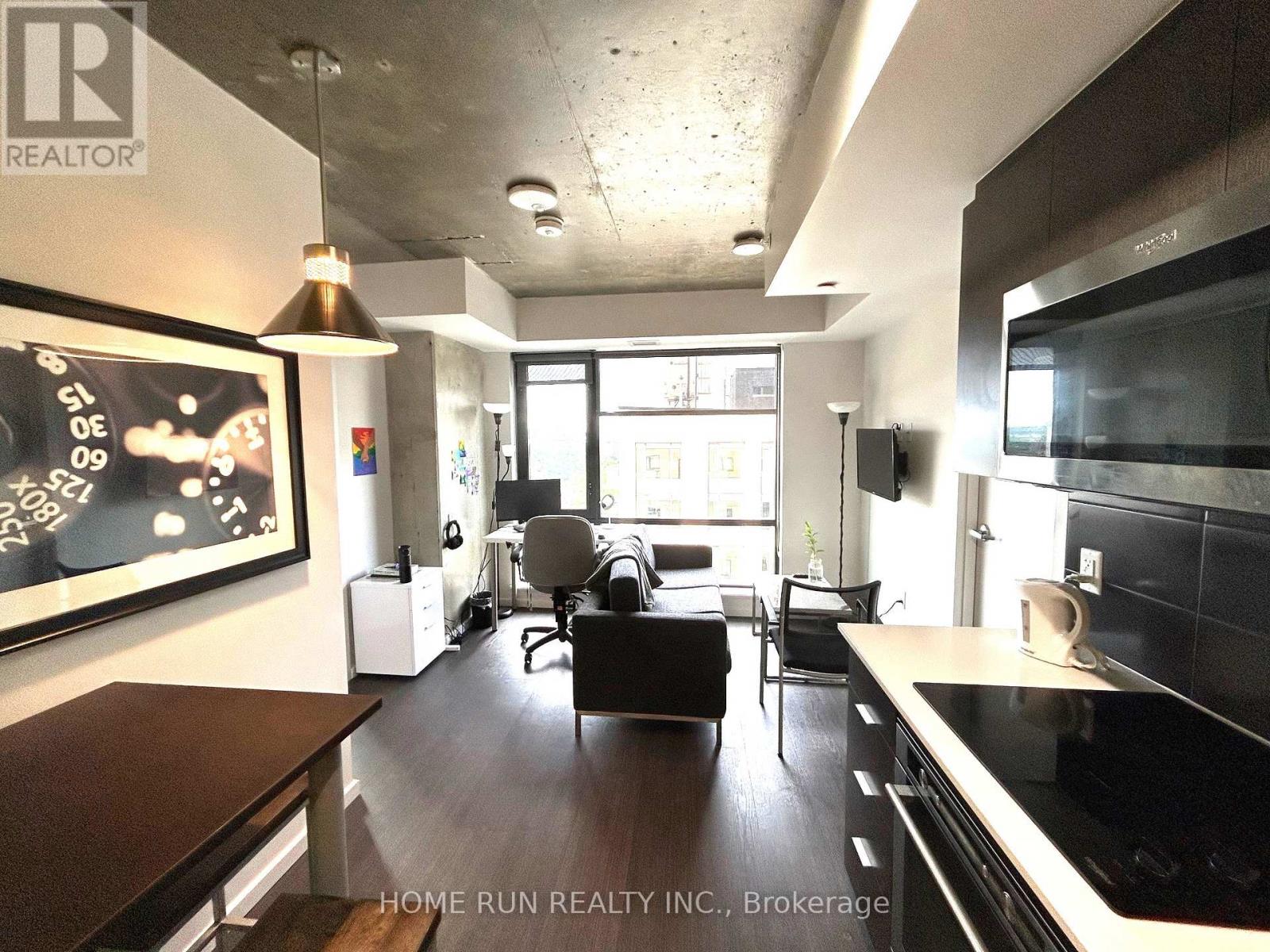 1817 - 105 Champagne Avenue