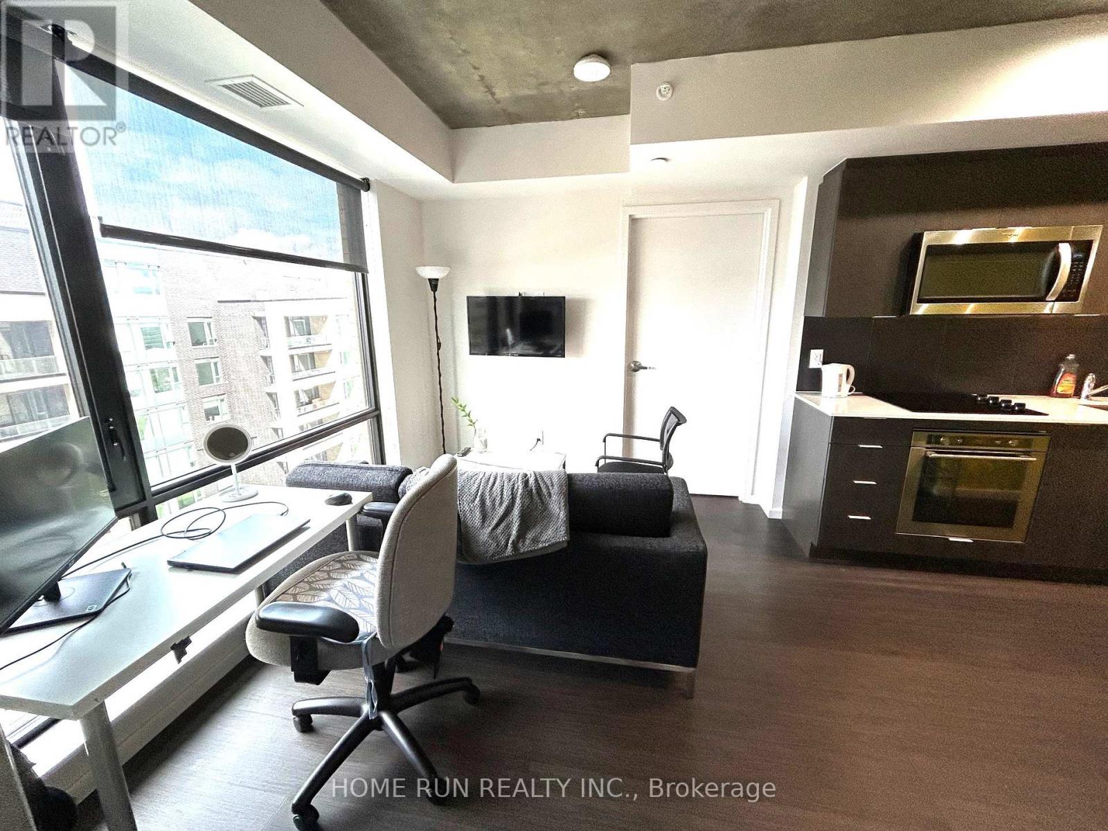 1817 - 105 Champagne Avenue