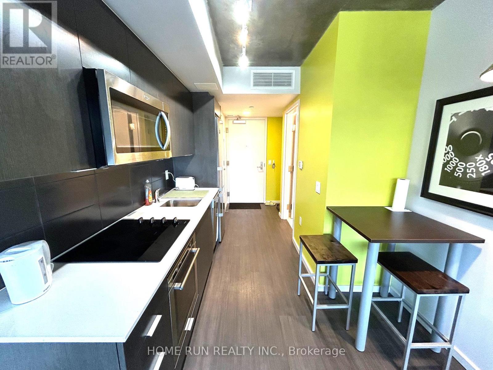 1817 - 105 Champagne Avenue