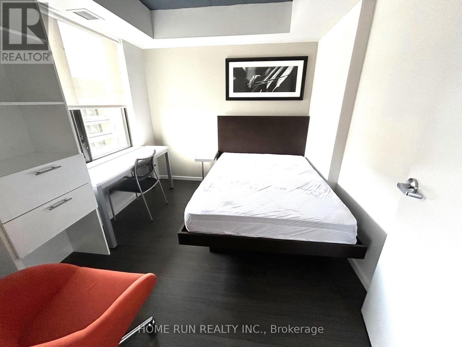 1817 - 105 Champagne Avenue