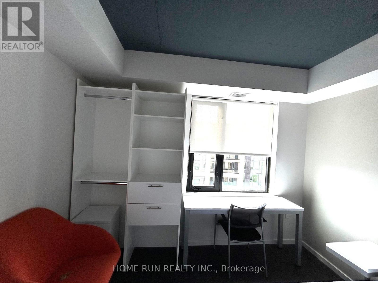 1817 - 105 Champagne Avenue