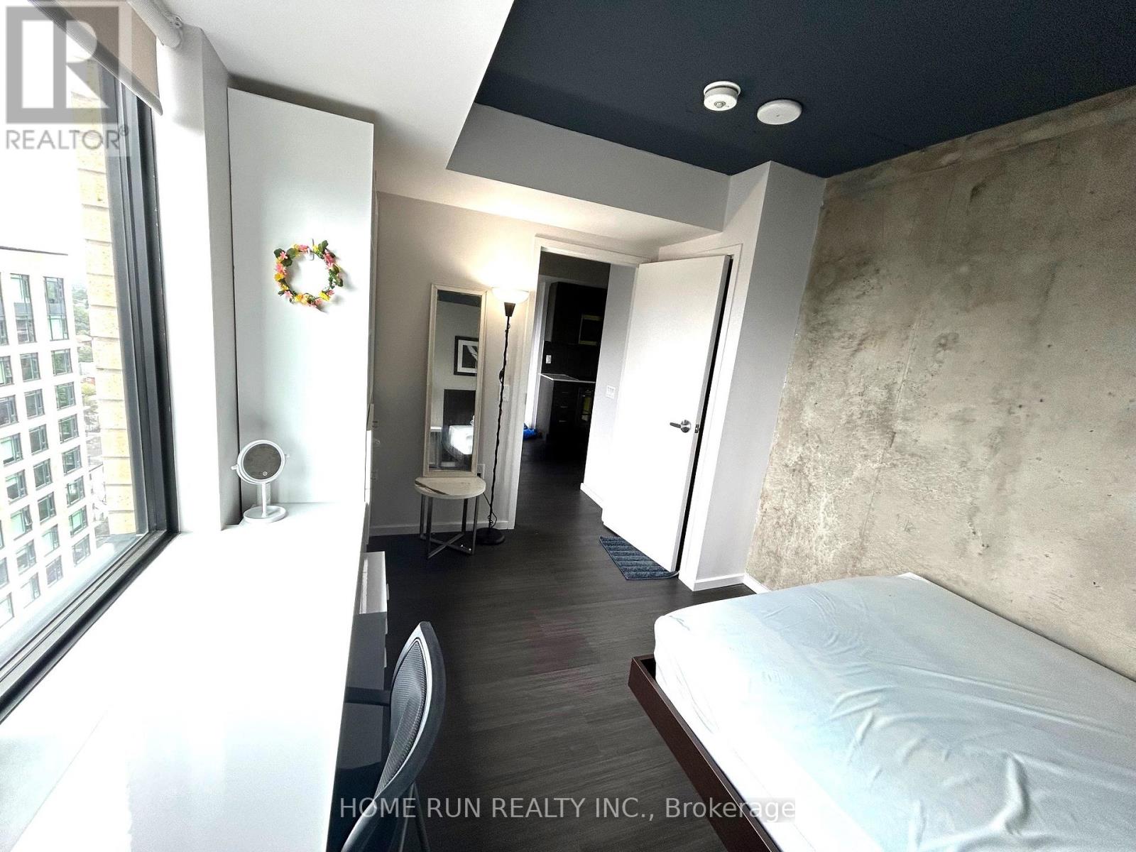 1817 - 105 Champagne Avenue