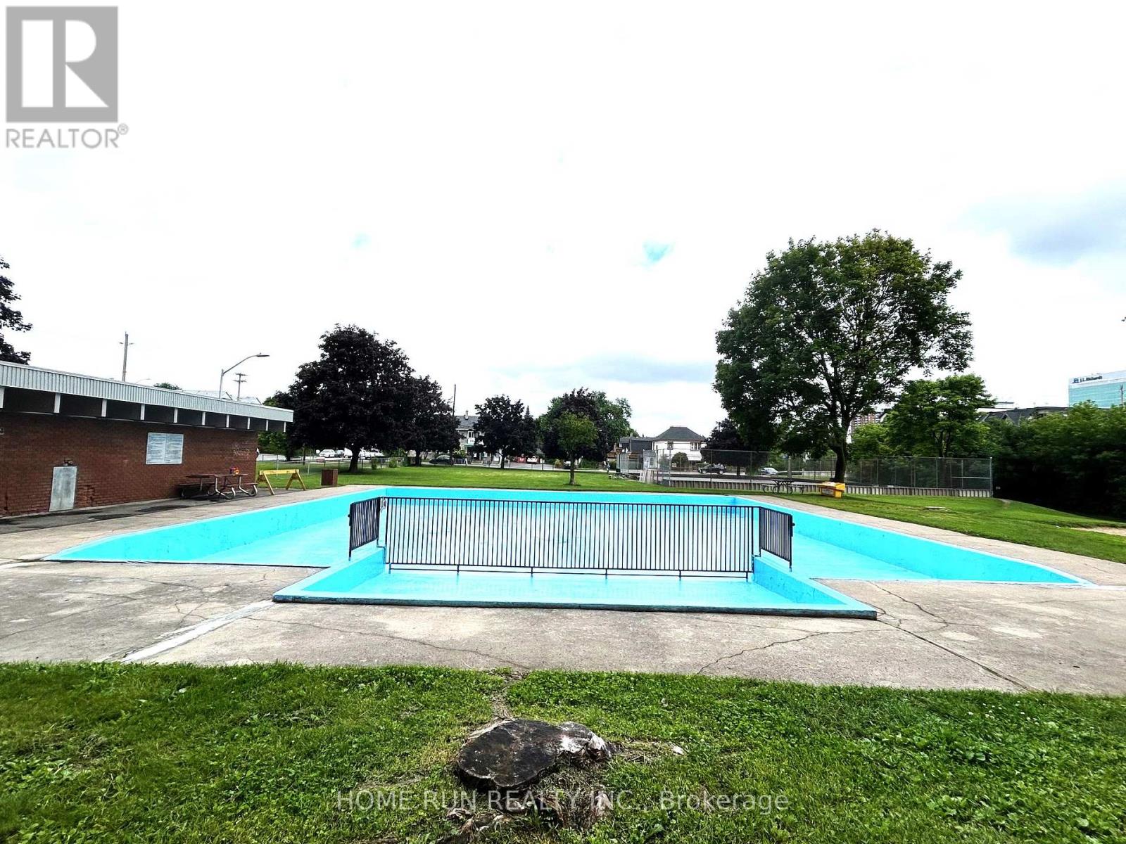 1817 - 105 Champagne Avenue