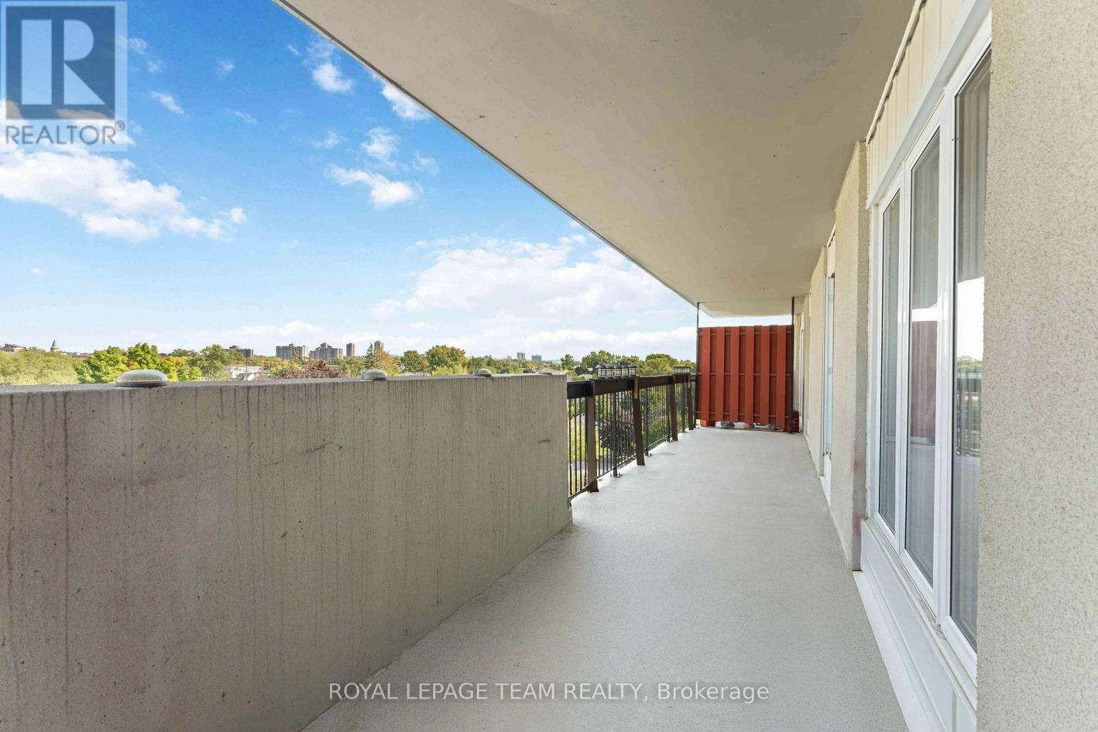 606 - 158c Mcarthur Avenue