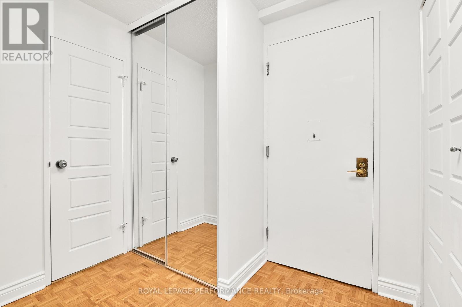 344 - 515 St Laurent Boulevard