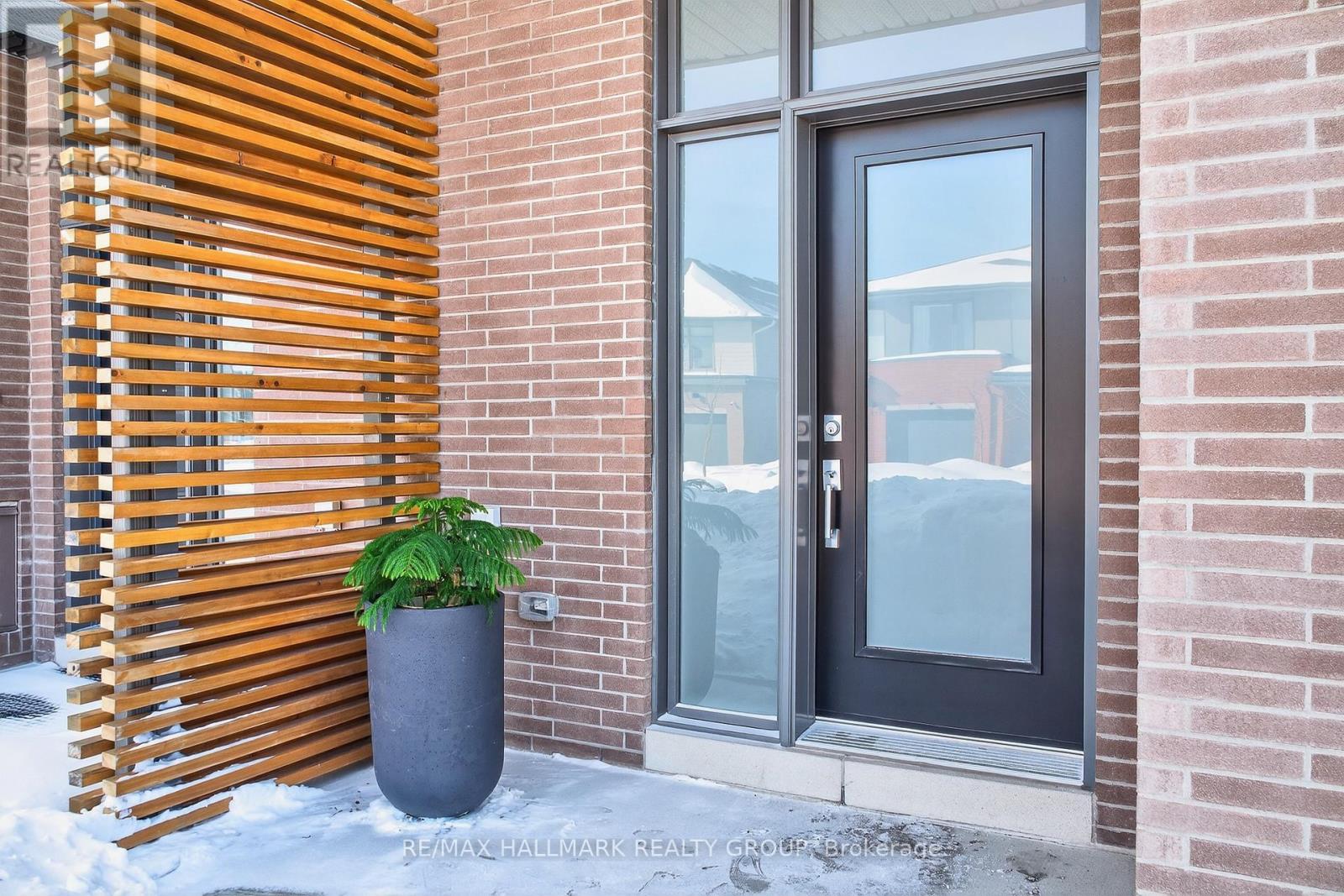 869 Moses Tennisco Street