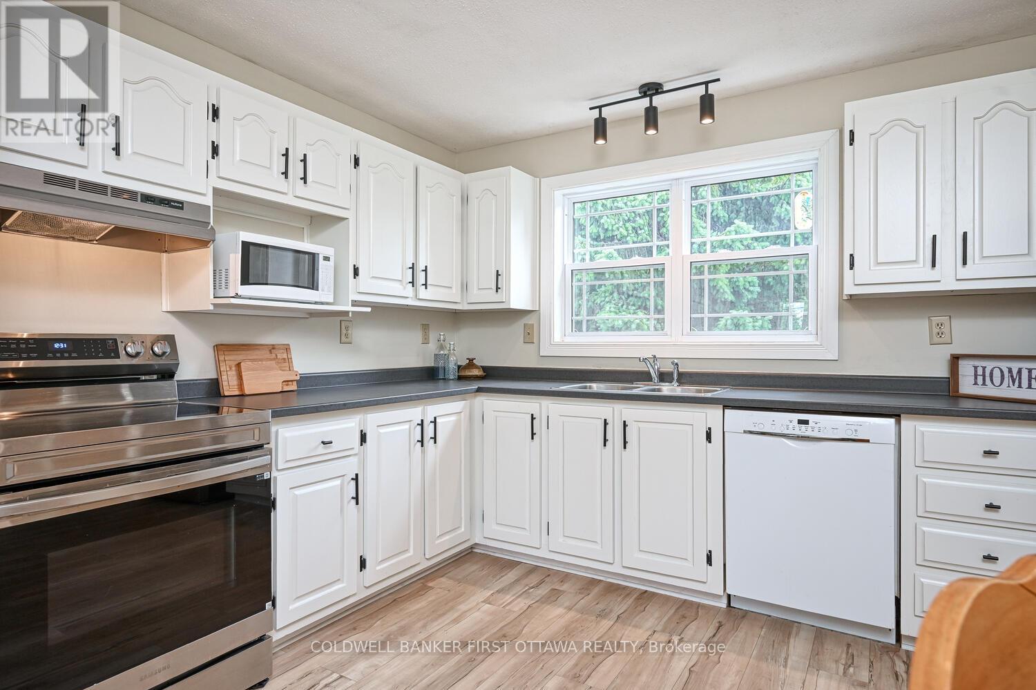 22 Poole Creek Crescent