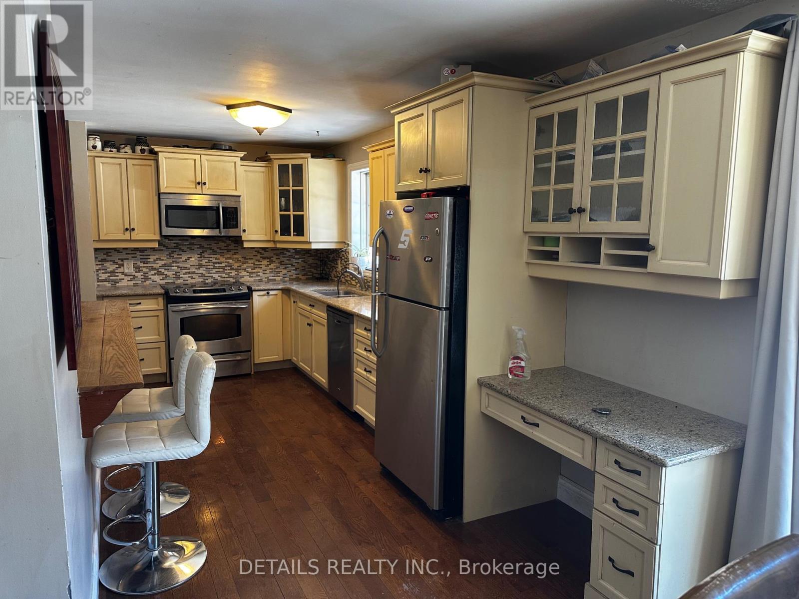 2208 Fitzroy Street N