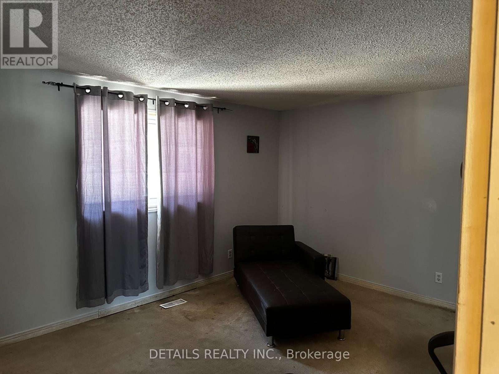 2208 Fitzroy Street N