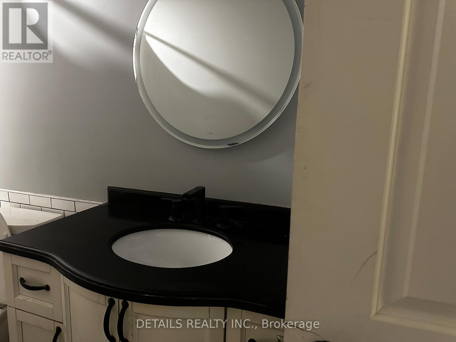 2208 Fitzroy Street N