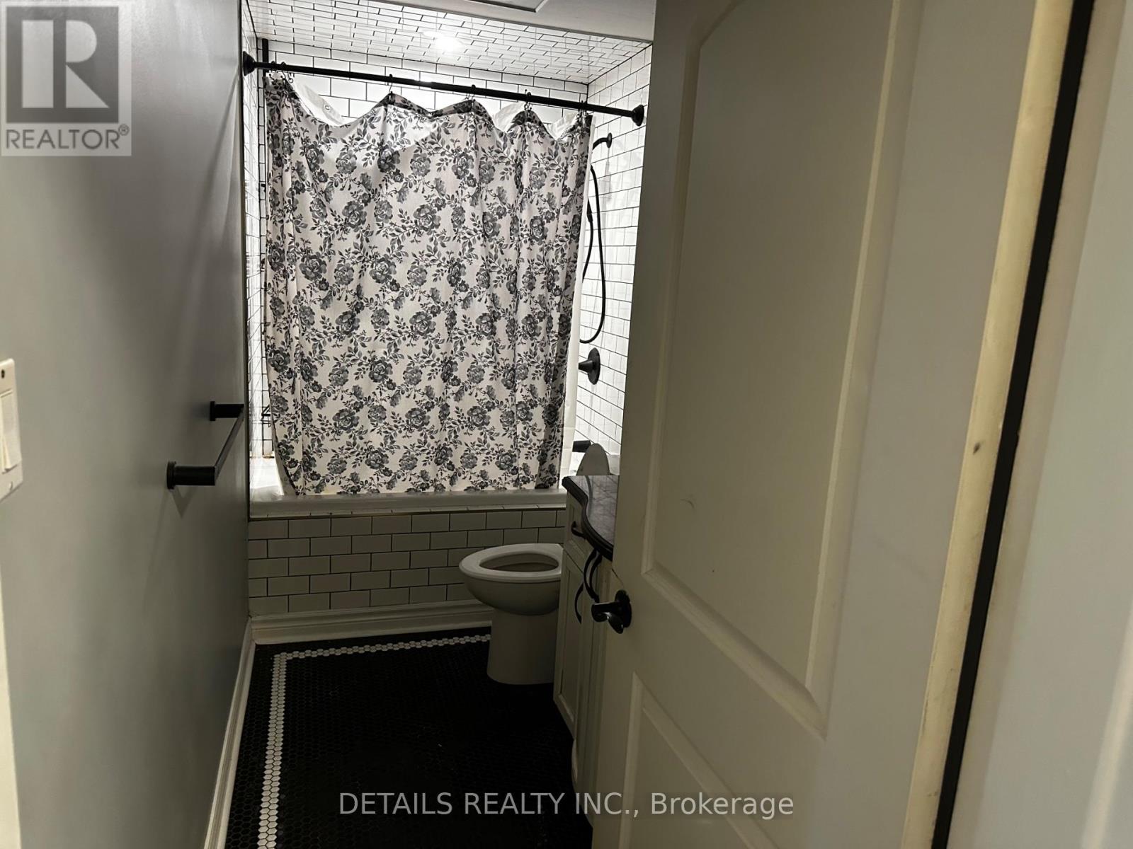 2208 Fitzroy Street N