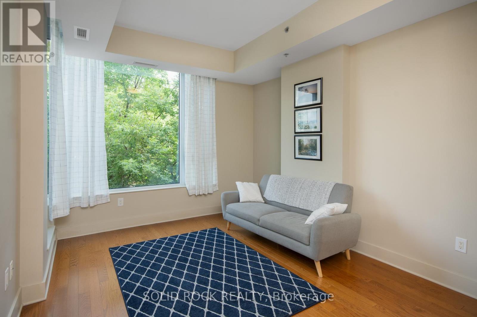 208 - 101 Richmond Road