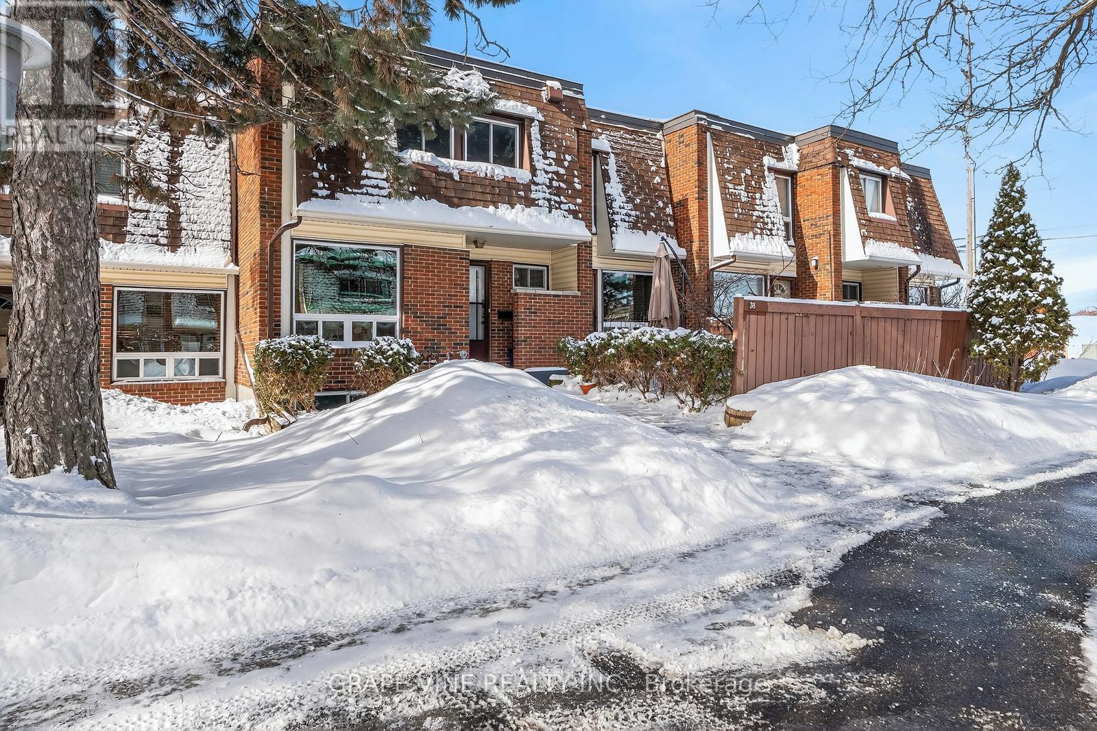 38 - 2939 Fairlea Crescent