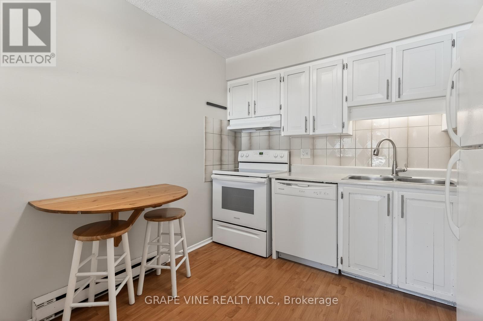 38 - 2939 Fairlea Crescent