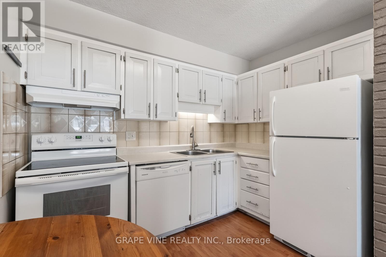 38 - 2939 Fairlea Crescent