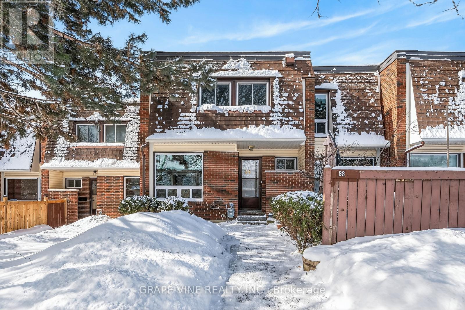 38 - 2939 Fairlea Crescent