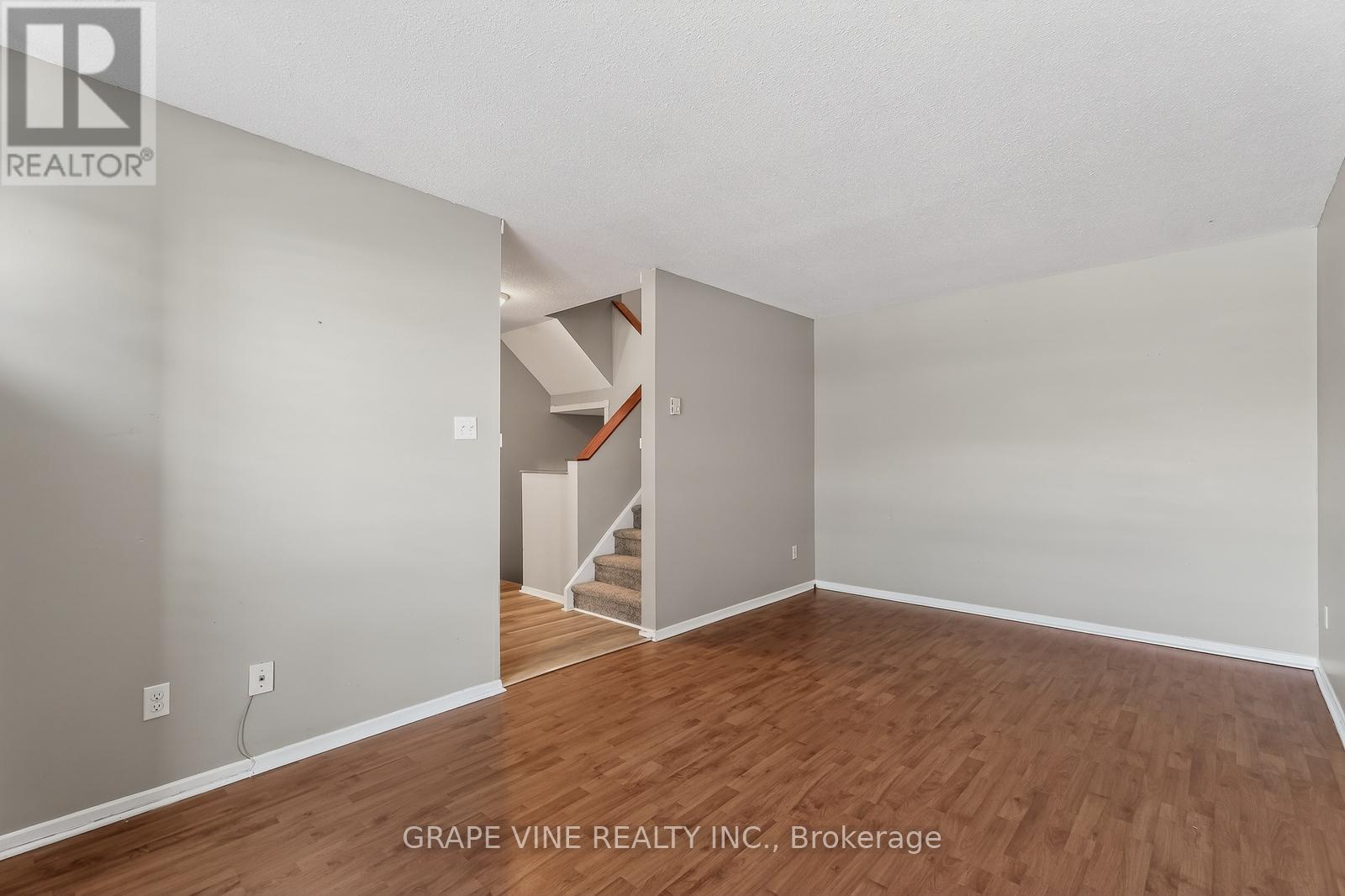 38 - 2939 Fairlea Crescent