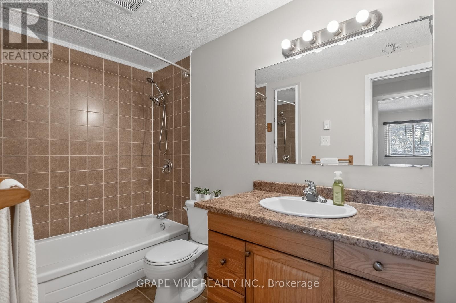 38 - 2939 Fairlea Crescent