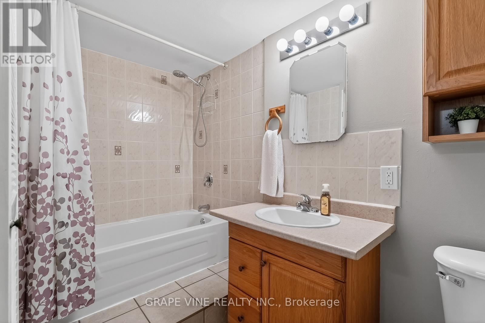 38 - 2939 Fairlea Crescent