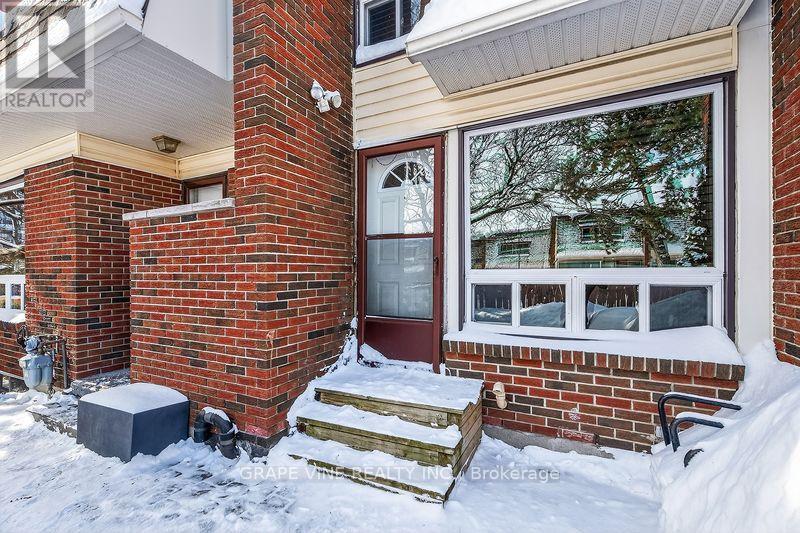 38 - 2939 Fairlea Crescent