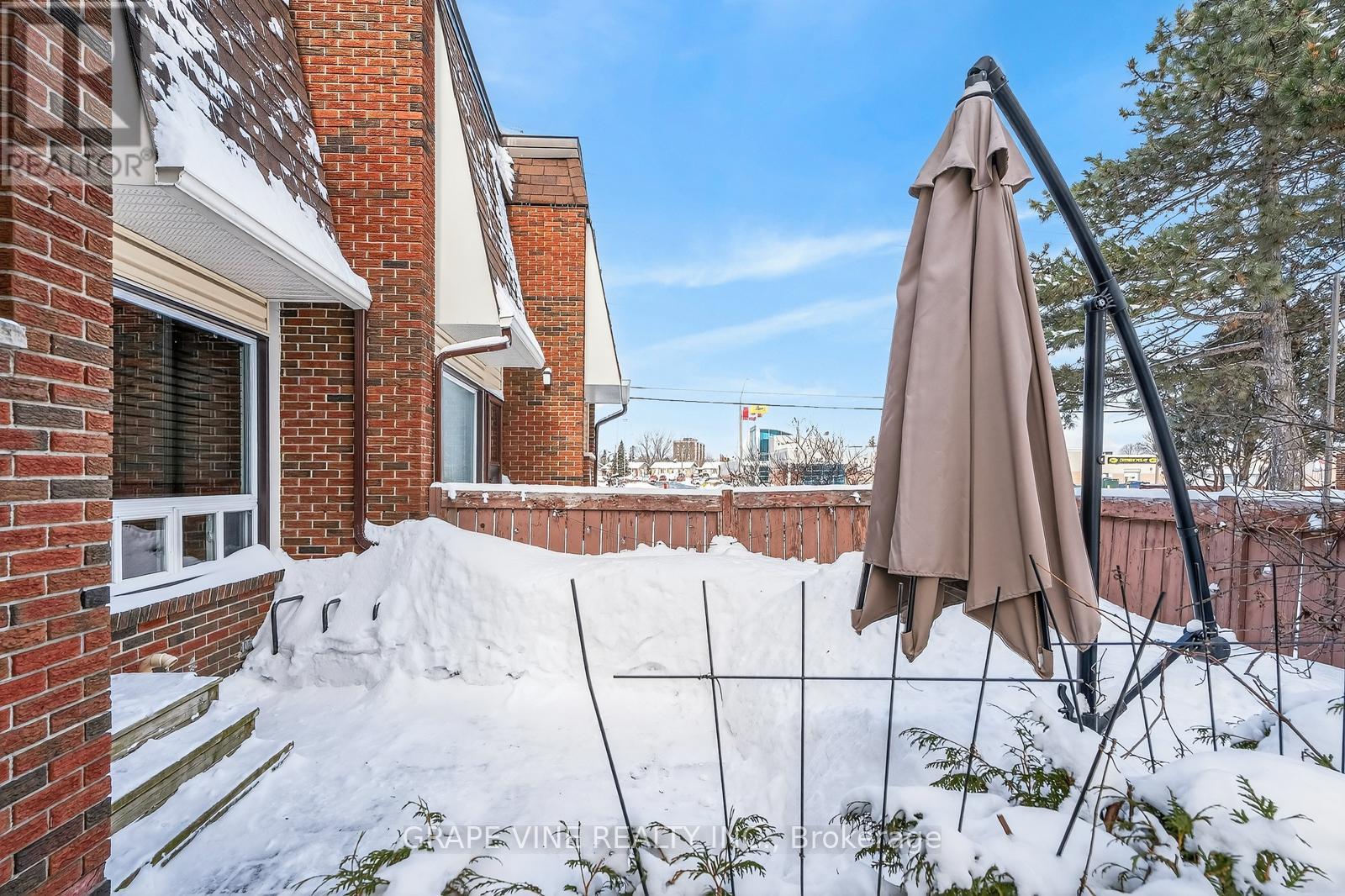 38 - 2939 Fairlea Crescent