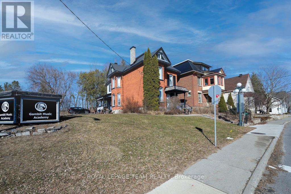 422 Donald B Munro Drive