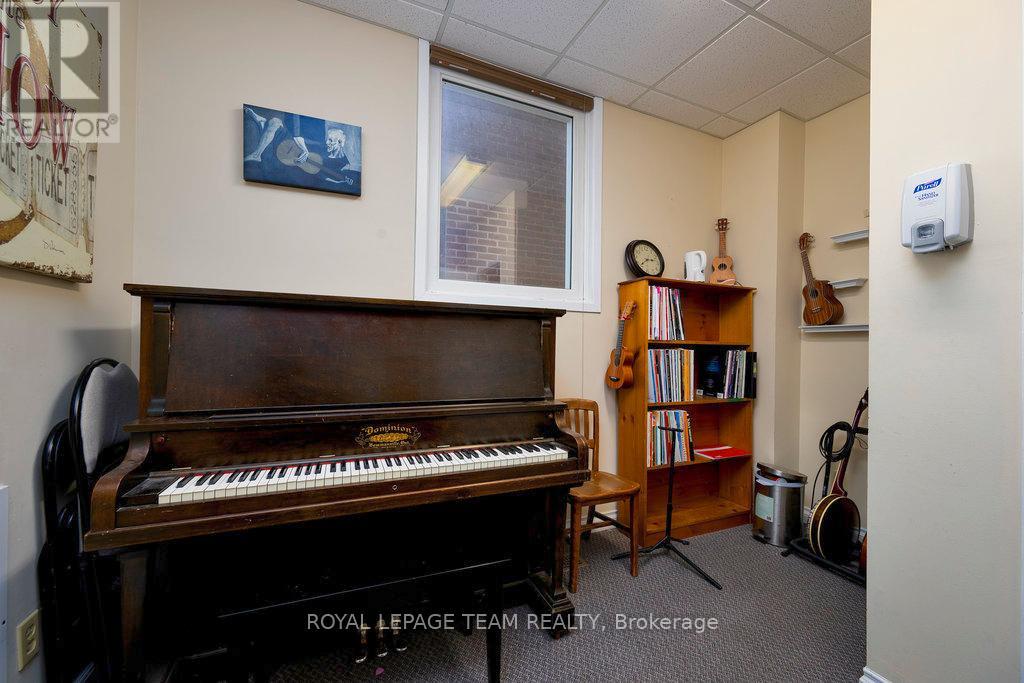 422 Donald B Munro Drive