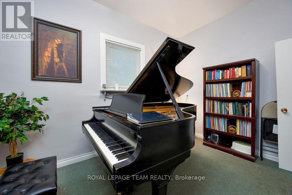 422 Donald B Munro Drive