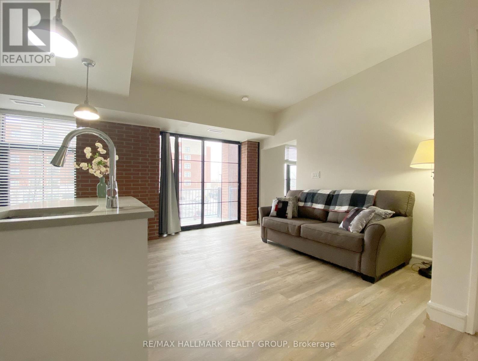 208 - 555 Anand Private