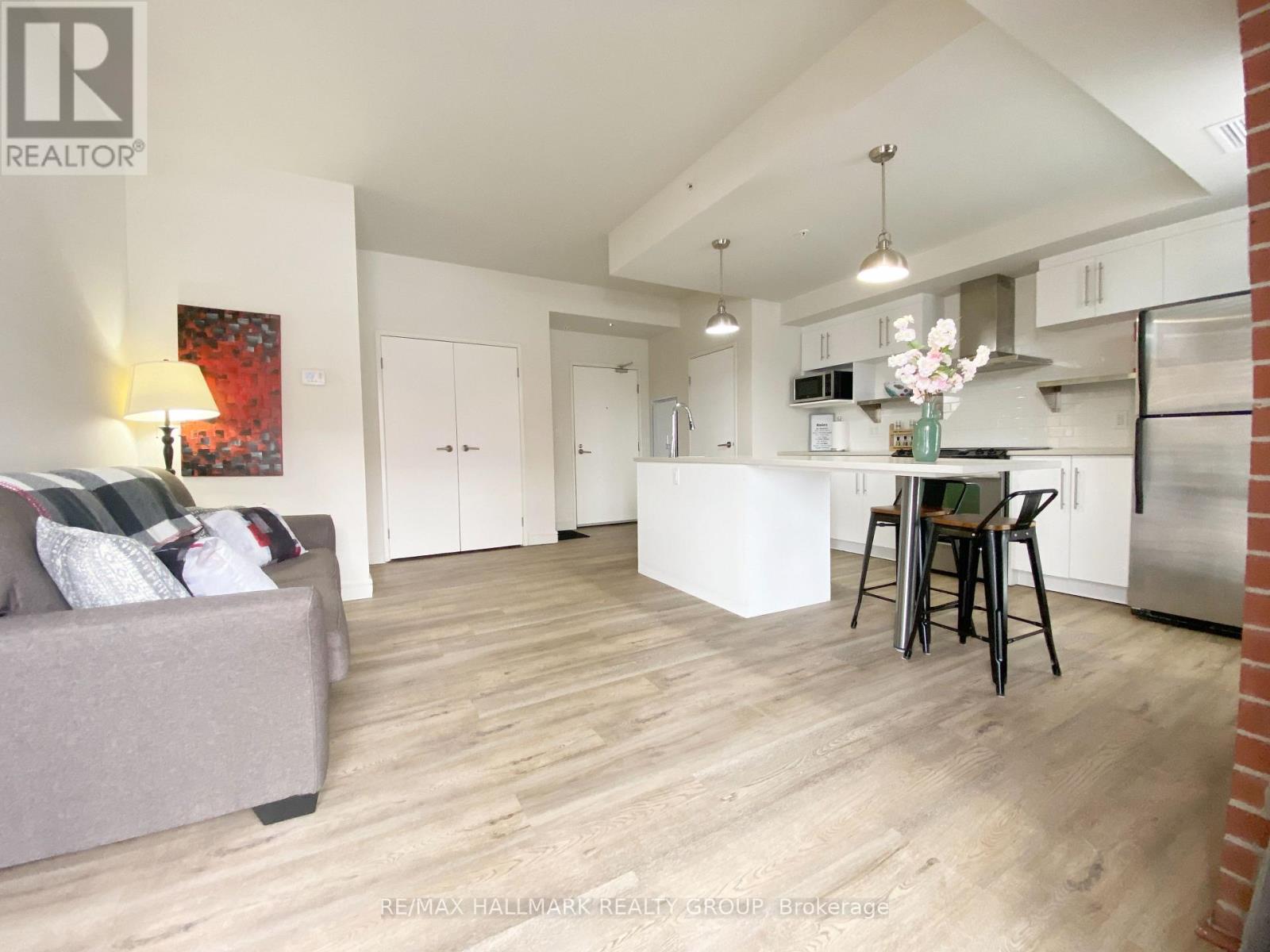 208 - 555 Anand Private