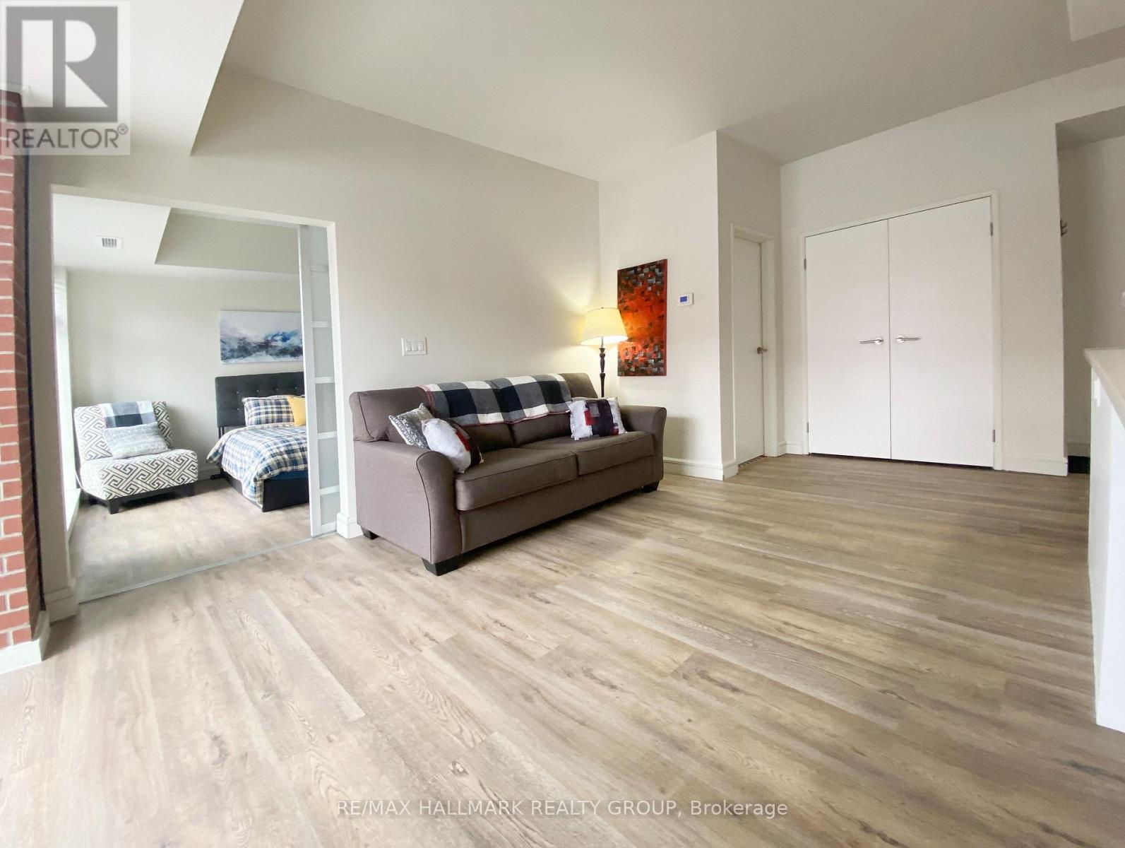 208 - 555 Anand Private