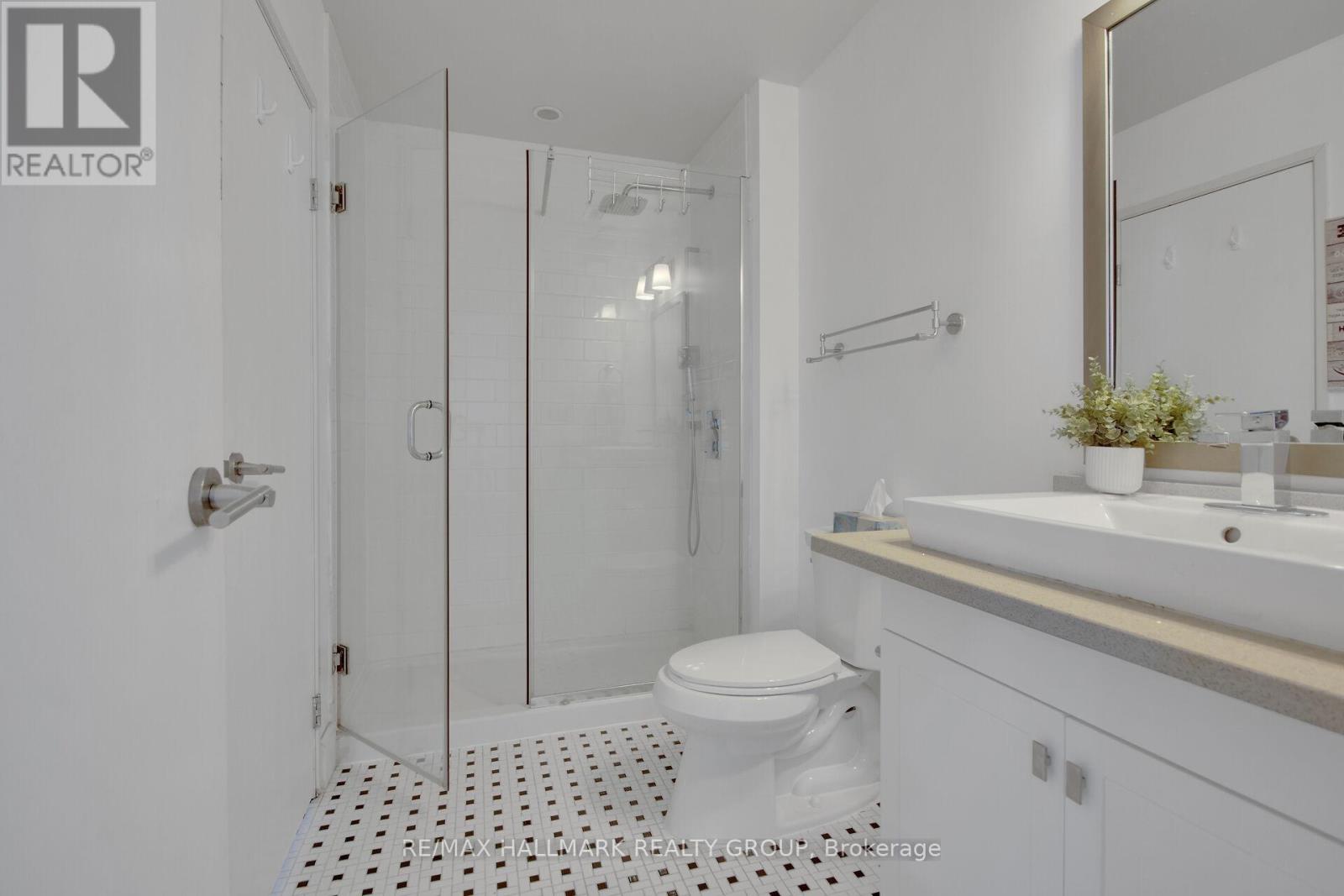 208 - 555 Anand Private