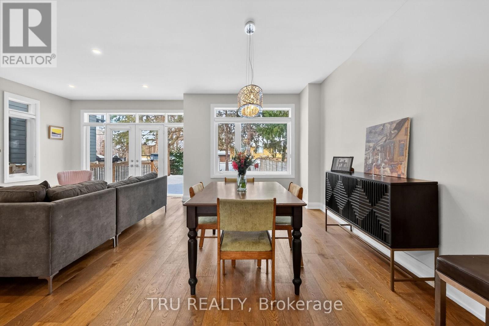 839 Riddell Avenue N