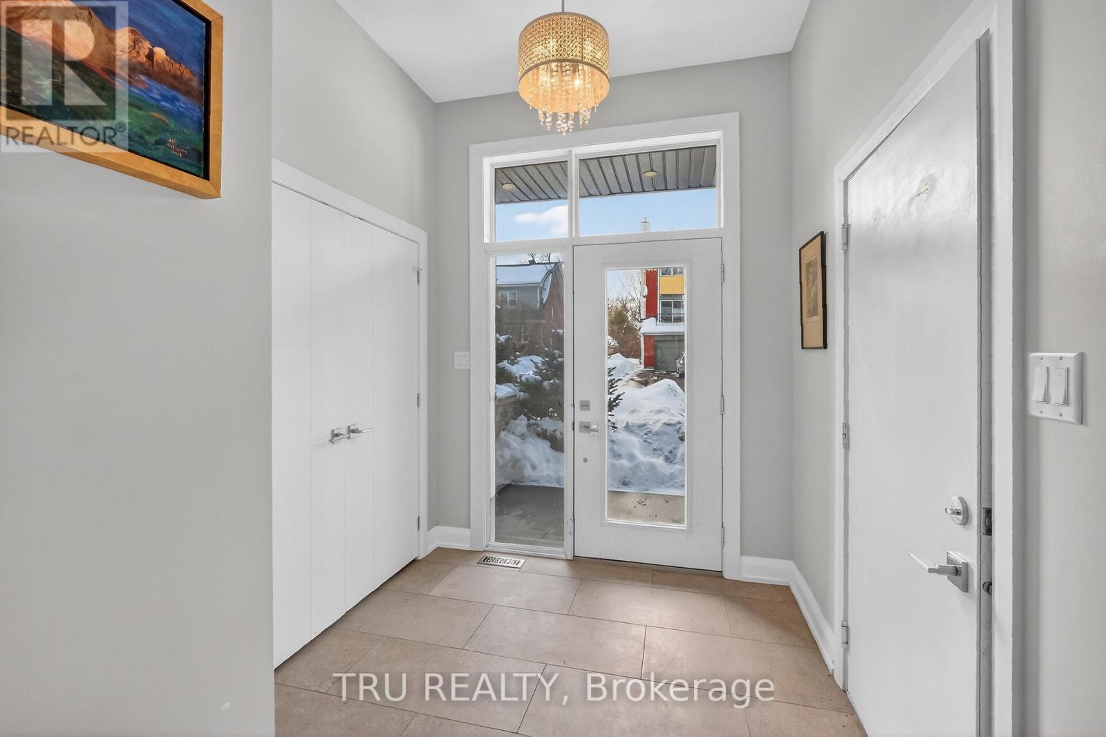 839 Riddell Avenue N