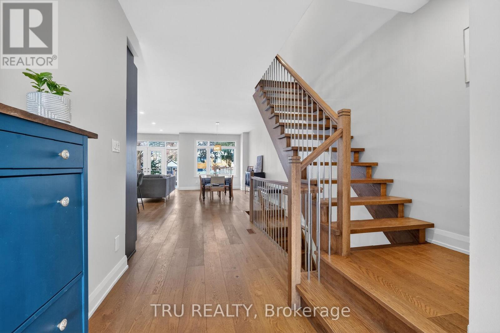 839 Riddell Avenue N