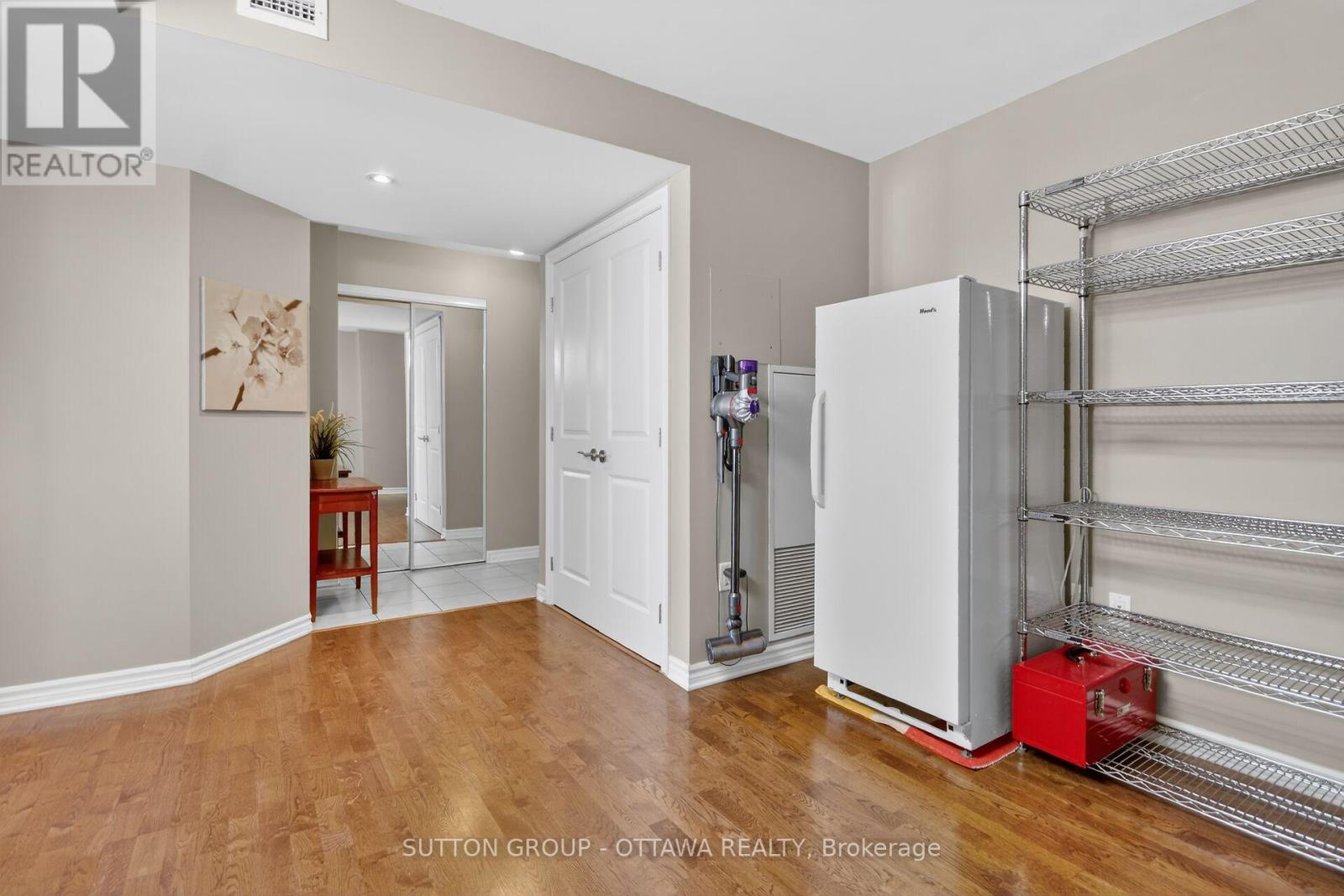 507 - 314 Central Park Drive