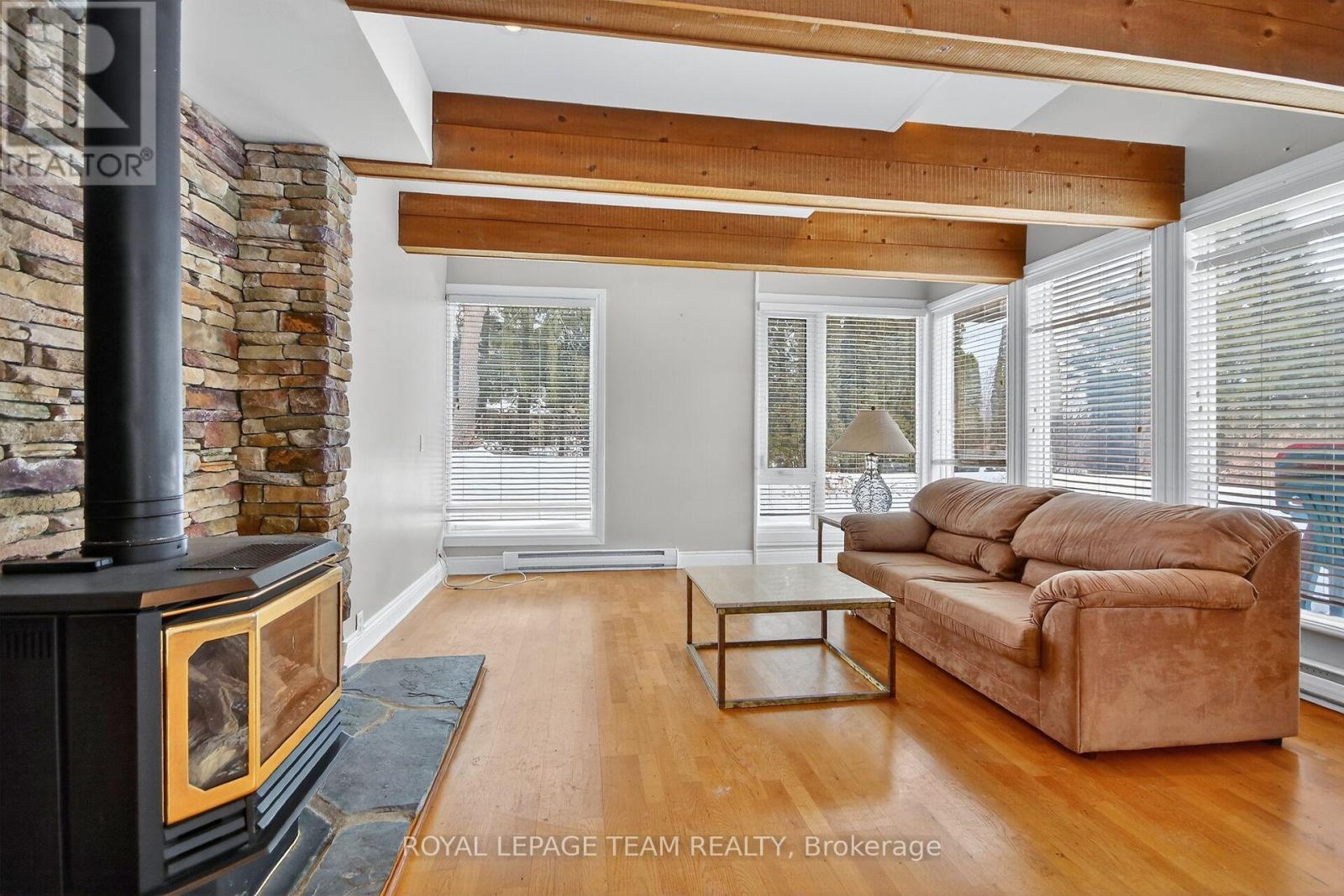 5965 Rideau Valley Drive N