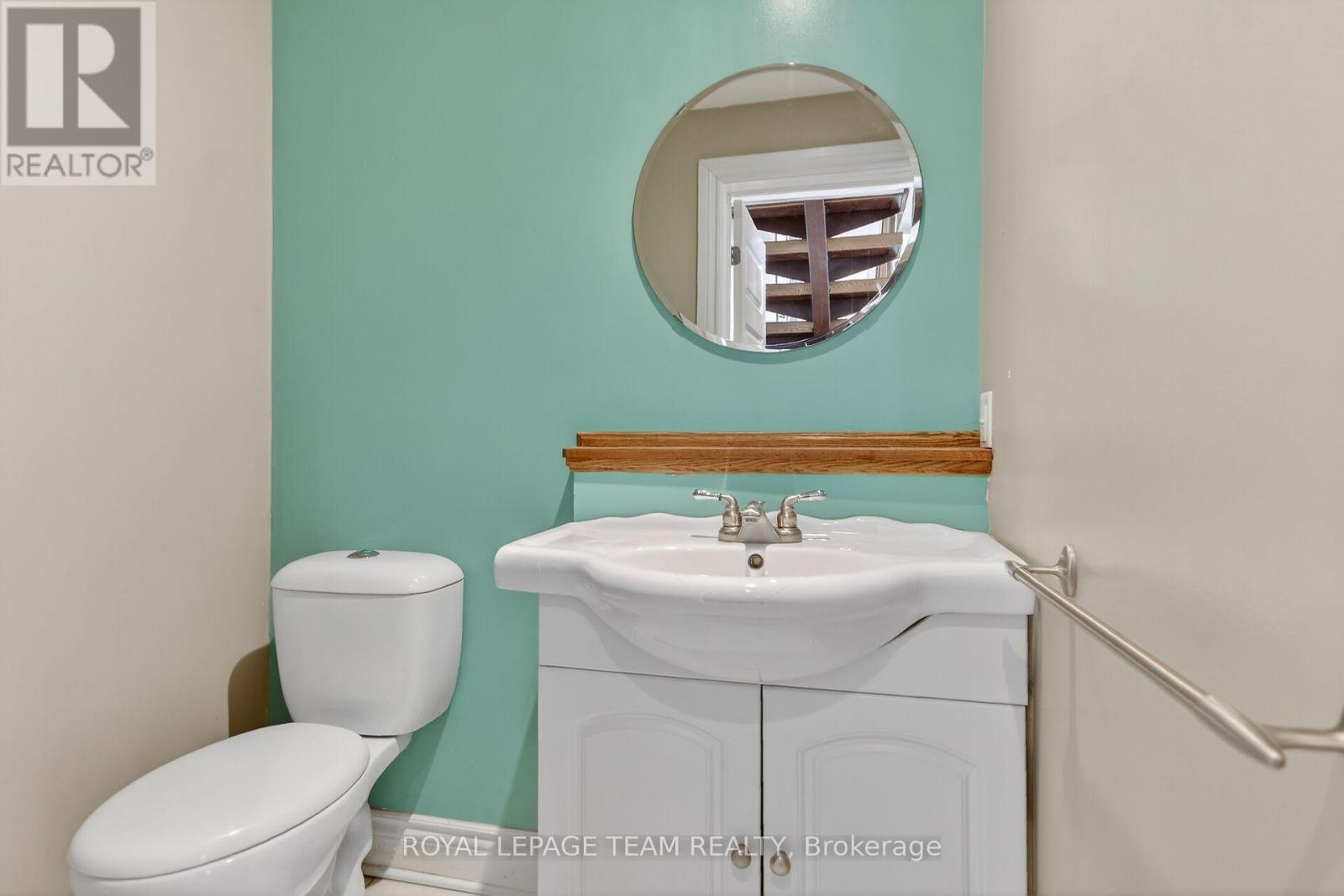 5965 Rideau Valley Drive N