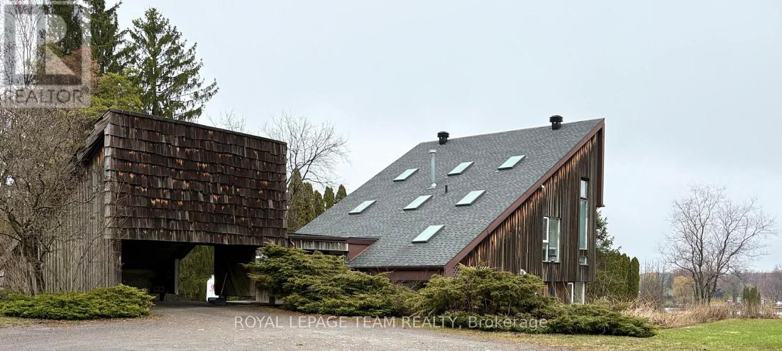 5965 Rideau Valley Drive N