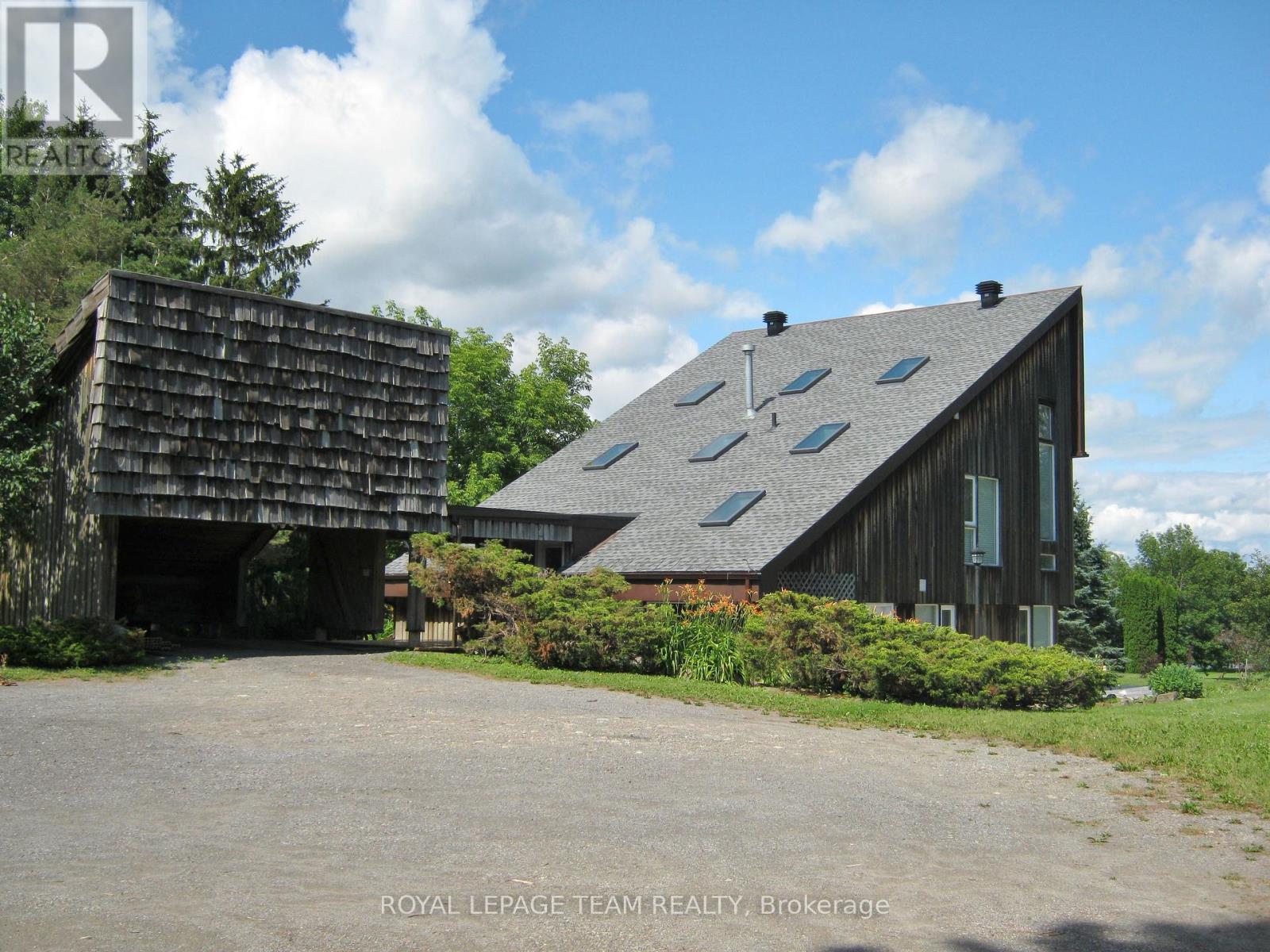 5965 Rideau Valley Drive N