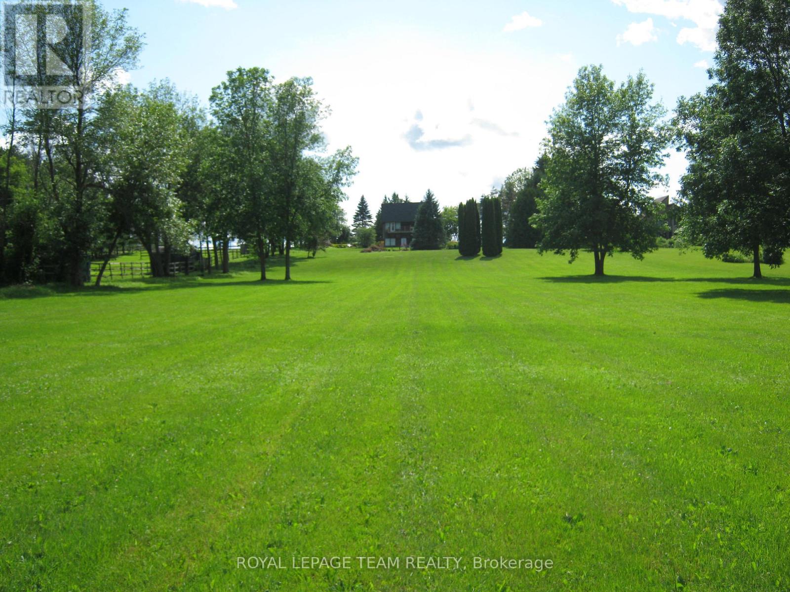 5965 Rideau Valley Drive N